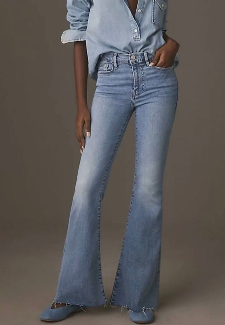 Frame Le Easy Flare Jeans in “Wilson Raw After” Light Wash Womens Size 32 EUC